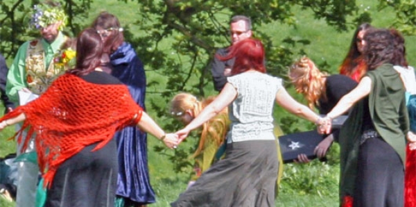 Deputado Marcelo Freixo: Pedimos que institua o 31 de outubro como Dia Estadual Da Bruxaria.