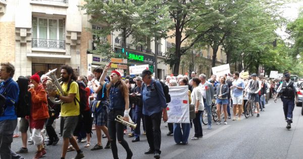 Toujours plus nombreux contre le projet financier, immobilier et commercial dans l'ancien rectorat de Paris