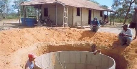 Construção emergencial de cisternas de placa no interior do nordeste brasileiro