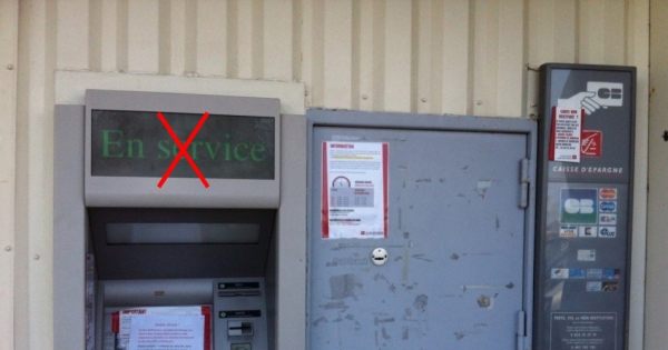 Mairie de St Julien en Born, siège de la Banque, Autorités Préfectorales: Rétablissement URGENT d'un distributeur DAB à St Julien en Born