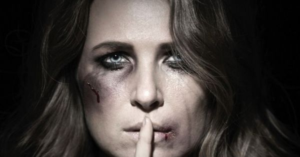 خط لحماية المرأة من العنف في سلطنة عمان