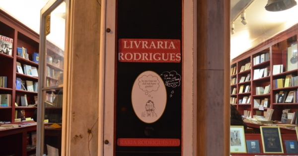 À CML - LOJAS HISTÓRICAS: salvar LIVRARIA RODRIGUES - Rua do Ouro - Lisboa