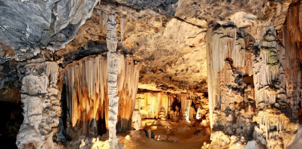 Western Cape Premier, Helen Zille: Save the Cango Caves