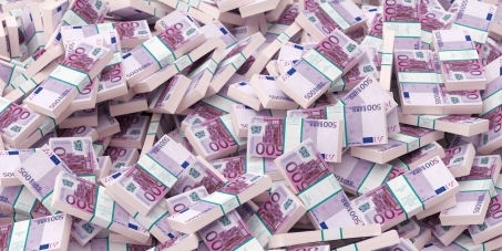 Mario Draghi, president of the ECB: Give us our 3300 euro