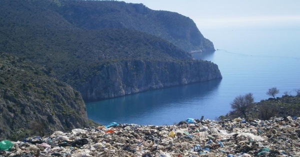 Κλείστε την χωματερή   στην  παραλία  Καραθώνας  Ναυπλίου