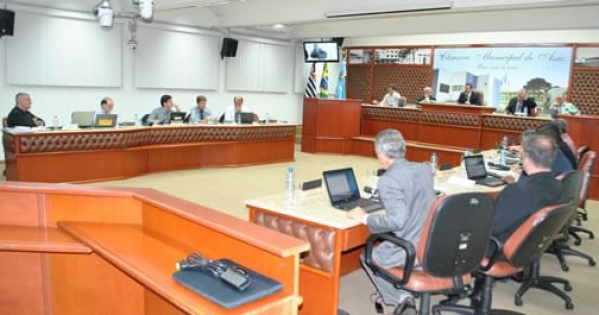 Aos poderes Executivo e Legislativo da cidade de Assis. : Trocando os vereadores por 4 SubPrefeitos