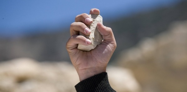 Saudi Arabia : Stop Stoning Sri Lankan Domestic Worker