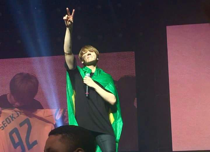 Petição para diminuir a classificação do show do bts para entrada sem acompanhantes